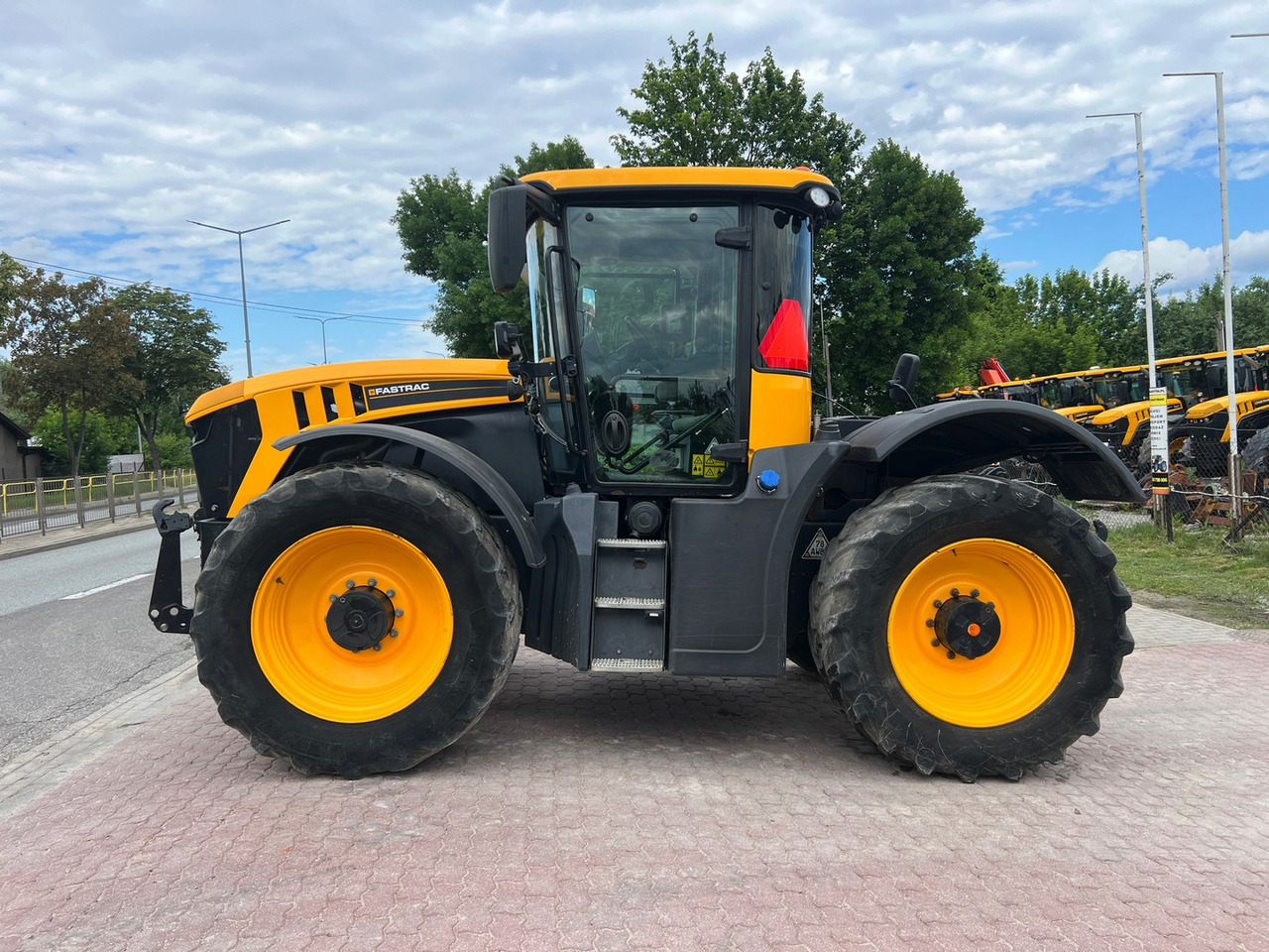JCB Fastrac 4220 - Трактор: фото 2 JCB Fastrac 4220 - Трактор: фото 2