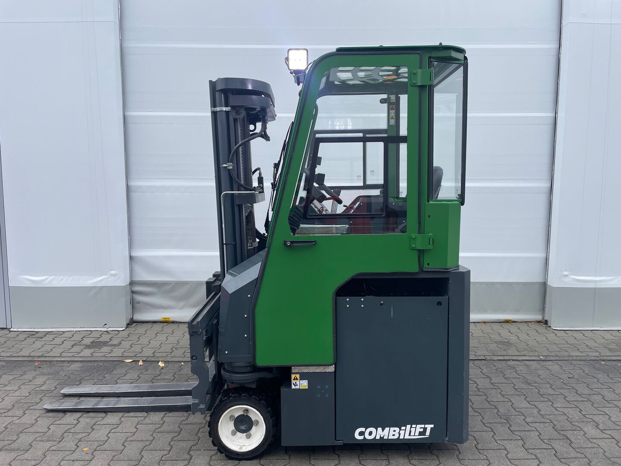 Combilift CBE 2500 - Четырехсторонний погрузчик: фото 1 Combilift CBE 2500 - Четырехсторонний погрузчик: фото 1