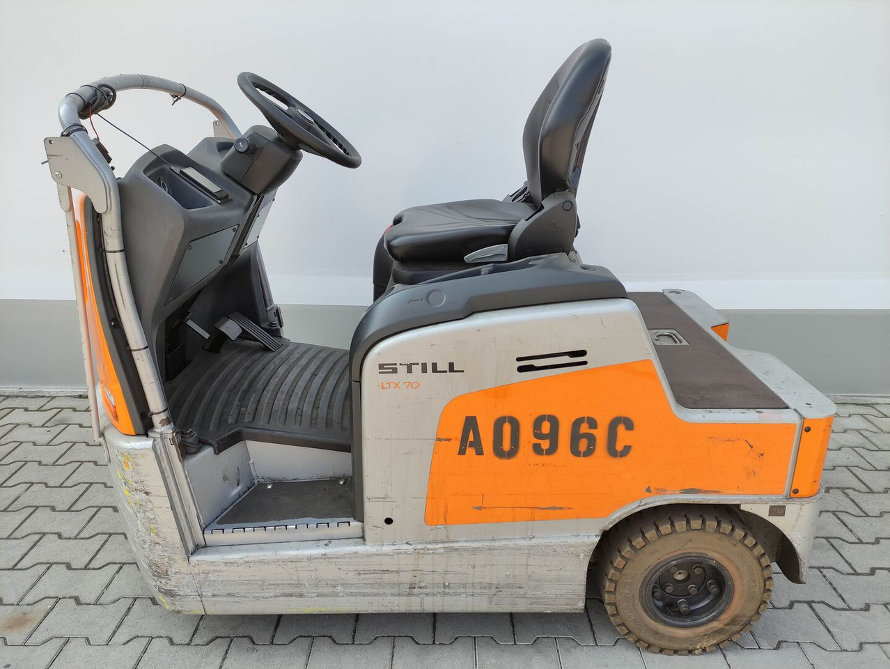 Still LTX-70 - Складской тягач: фото 1 Still LTX-70 - Складской тягач: фото 1