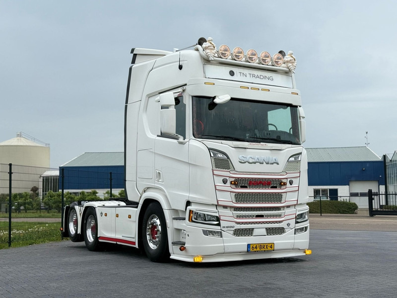 Scania R650 V8 FULL AIR, SHOW TRUCK, SPECIAL INTERIOR, DOUBLE BOOGIE - Тягач: фото 1 Scania R650 V8 FULL AIR, SHOW TRUCK, SPECIAL INTERIOR, DOUBLE BOOGIE - Тягач: фото 1