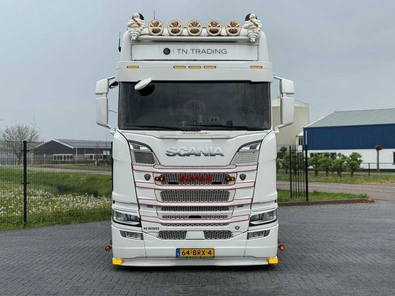 Scania R650 V8 FULL AIR, SHOW TRUCK, SPECIAL INTERIOR, DOUBLE BOOGIE - Тягач: фото 3 Scania R650 V8 FULL AIR, SHOW TRUCK, SPECIAL INTERIOR, DOUBLE BOOGIE - Тягач: фото 3