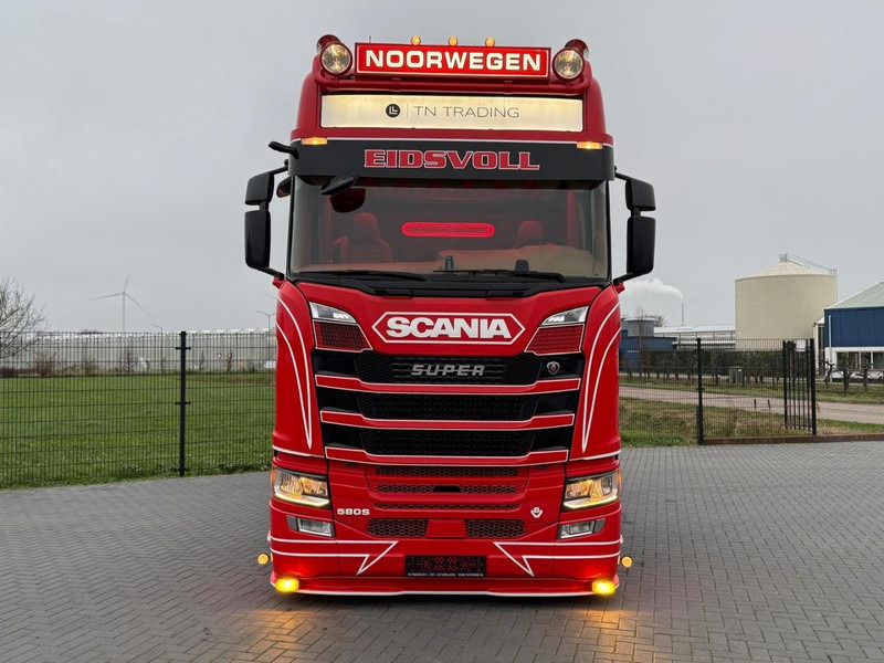 Scania S580 V8 NGS SHOW TRUCK, VOLLUCHT, SPECIAL INTERIOR, BOMVOL, ALS NIEUW. - Тягач: фото 2 Scania S580 V8 NGS SHOW TRUCK, VOLLUCHT, SPECIAL INTERIOR, BOMVOL, ALS NIEUW. - Тягач: фото 2