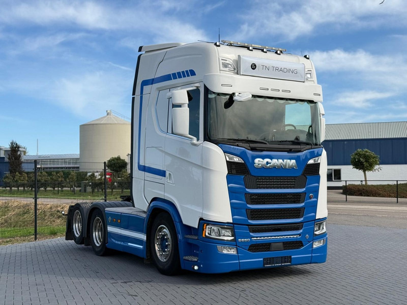 Scania S650 V8 NGS 2.95WB, PTO VOORBEREIDING, VOLLUCHT, KING OF THE ROAD, RETARDER, LEER. - Тягач: фото 1 Scania S650 V8 NGS 2.95WB, PTO VOORBEREIDING, VOLLUCHT, KING OF THE ROAD, RETARDER, LEER. - Тягач: фото 1