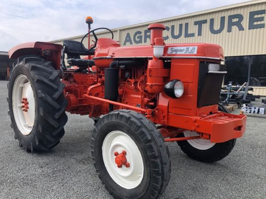 Renault SUPER 3 D tracteur à 8 500 € exo de tva - Трактор: фото 1 Renault SUPER 3 D tracteur à 8 500 € exo de tva - Трактор: фото 1