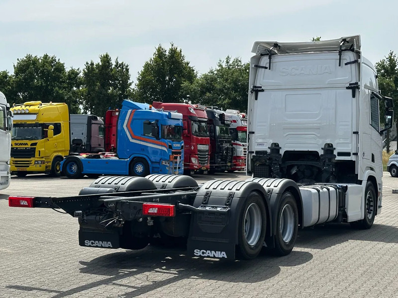 Scania R660 V8 6x4 Chassis with Lift-Axle / Retarder / Wb 4.75 / Full Air / 2 Tank - Грузовик-шасси: фото 3 Scania R660 V8 6x4 Chassis with Lift-Axle / Retarder / Wb 4.75 / Full Air / 2 Tank - Грузовик-шасси: фото 3