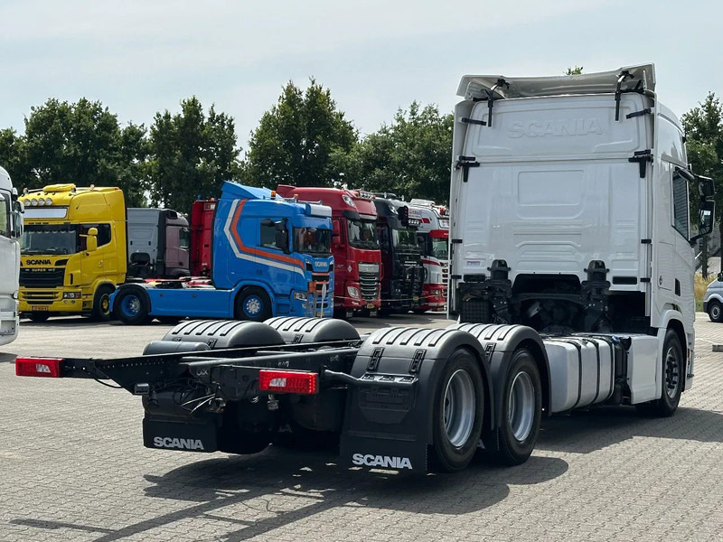 Scania R660 V8 6x4 or 6x2 Chassis with Lift-Axle / Retarder / Wb 4.75 / Full Air - Грузовик-шасси: фото 3 Scania R660 V8 6x4 or 6x2 Chassis with Lift-Axle / Retarder / Wb 4.75 / Full Air - Грузовик-шасси: фото 3
