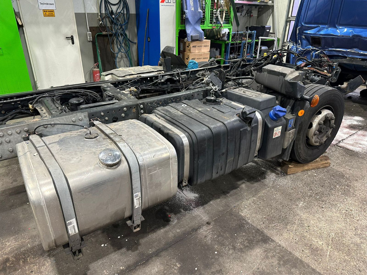 Iveco 110EL25 Unfallchassis ohne Motor/Getriebe - Грузовик-шасси: фото 5 Iveco 110EL25 Unfallchassis ohne Motor/Getriebe - Грузовик-шасси: фото 5