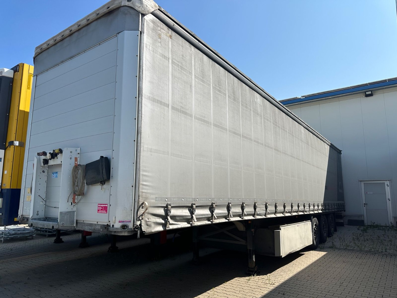 Schmitz Cargobull Gardinensattel/3-Achs/SCB*S3T/SCS 24/ Standard - Тентованный полуприцеп: фото 1 Schmitz Cargobull Gardinensattel/3-Achs/SCB*S3T/SCS 24/ Standard - Тентованный полуприцеп: фото 1