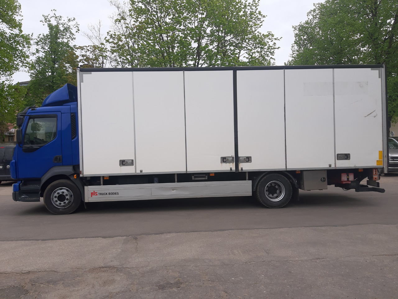VOLVO FL - Грузовик с закрытым кузовом: фото 2 VOLVO FL - Грузовик с закрытым кузовом: фото 2