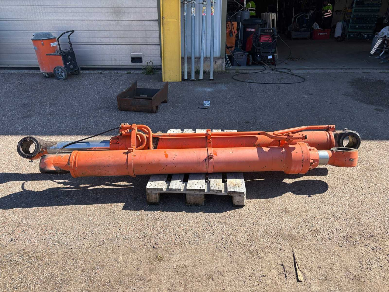 Hitachi ZX650 LHC Boom Cylinders 2 pcs - Гидравлический цилиндр для Экскаваторов: фото 2 Hitachi ZX650 LHC Boom Cylinders 2 pcs - Гидравлический цилиндр для Экскаваторов: фото 2