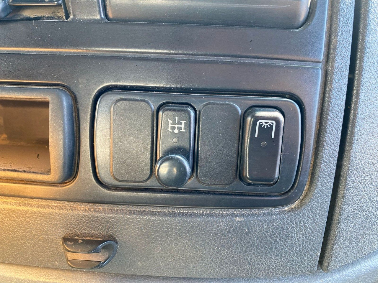 Самосвал Mercedes-Benz Axor 2 C 4-Achser 3243 8x4 KLIMA RETARDER MEILER: фото 16 Самосвал Mercedes-Benz Axor 2 C 4-Achser 3243 8x4 KLIMA RETARDER MEILER: фото 16