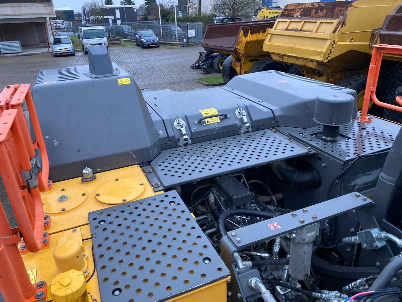 Гусеничный экскаватор Volvo EC300: фото 48