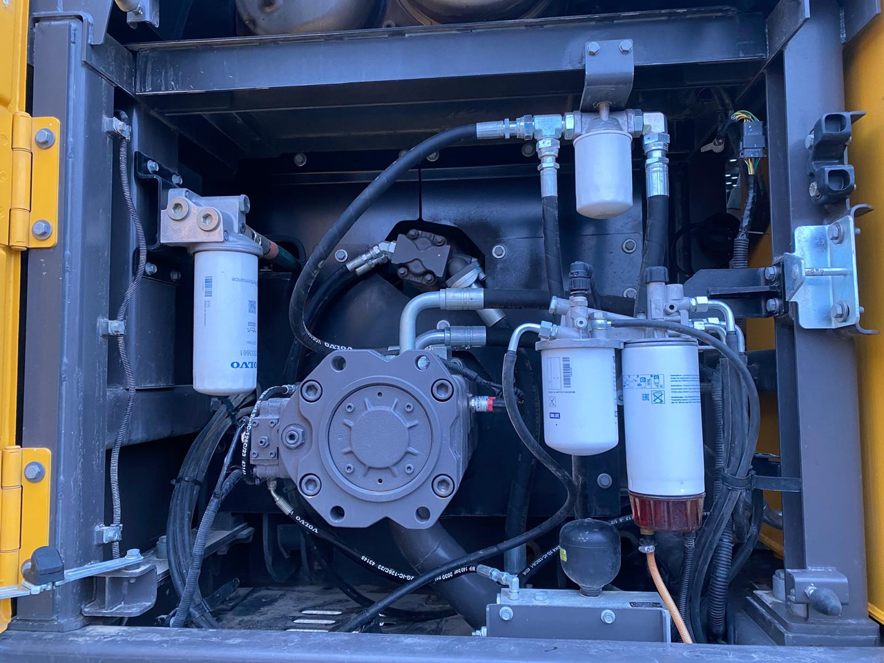 Гусеничный экскаватор Volvo EC300: фото 20