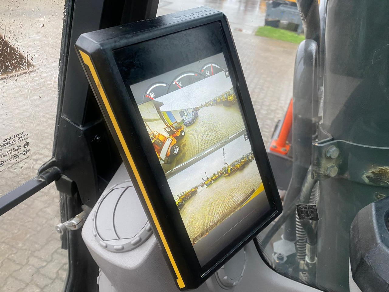 Гусеничный экскаватор Volvo EC300: фото 39