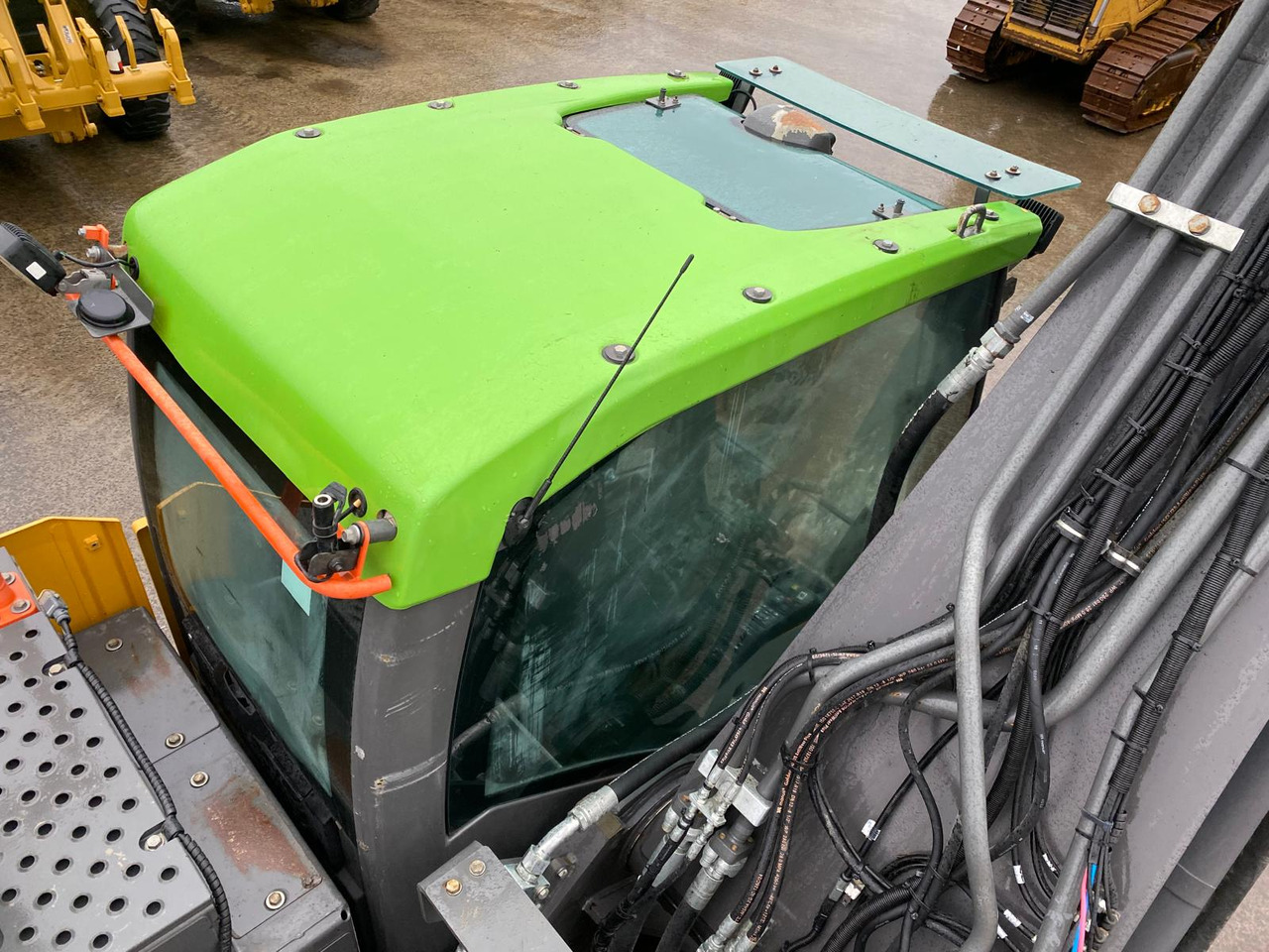 Гусеничный экскаватор Volvo EC300: фото 49