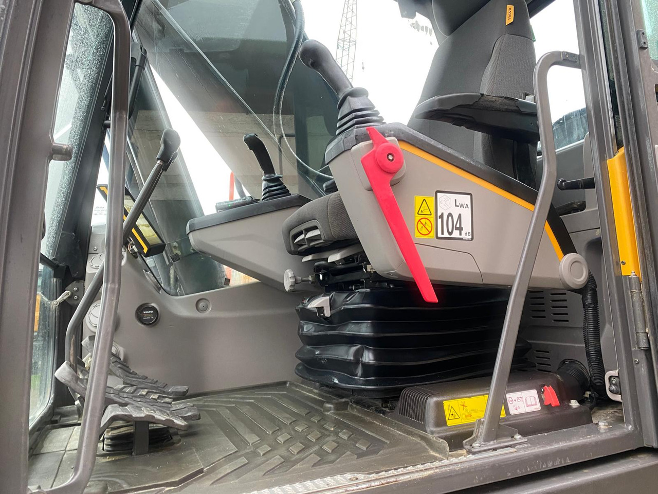 Гусеничный экскаватор Volvo EC300: фото 8