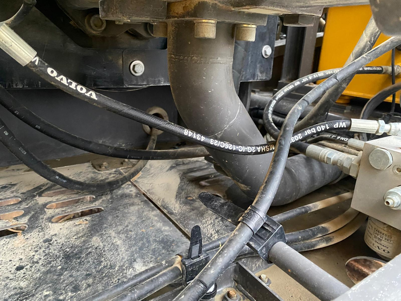 Гусеничный экскаватор Volvo EC300: фото 47