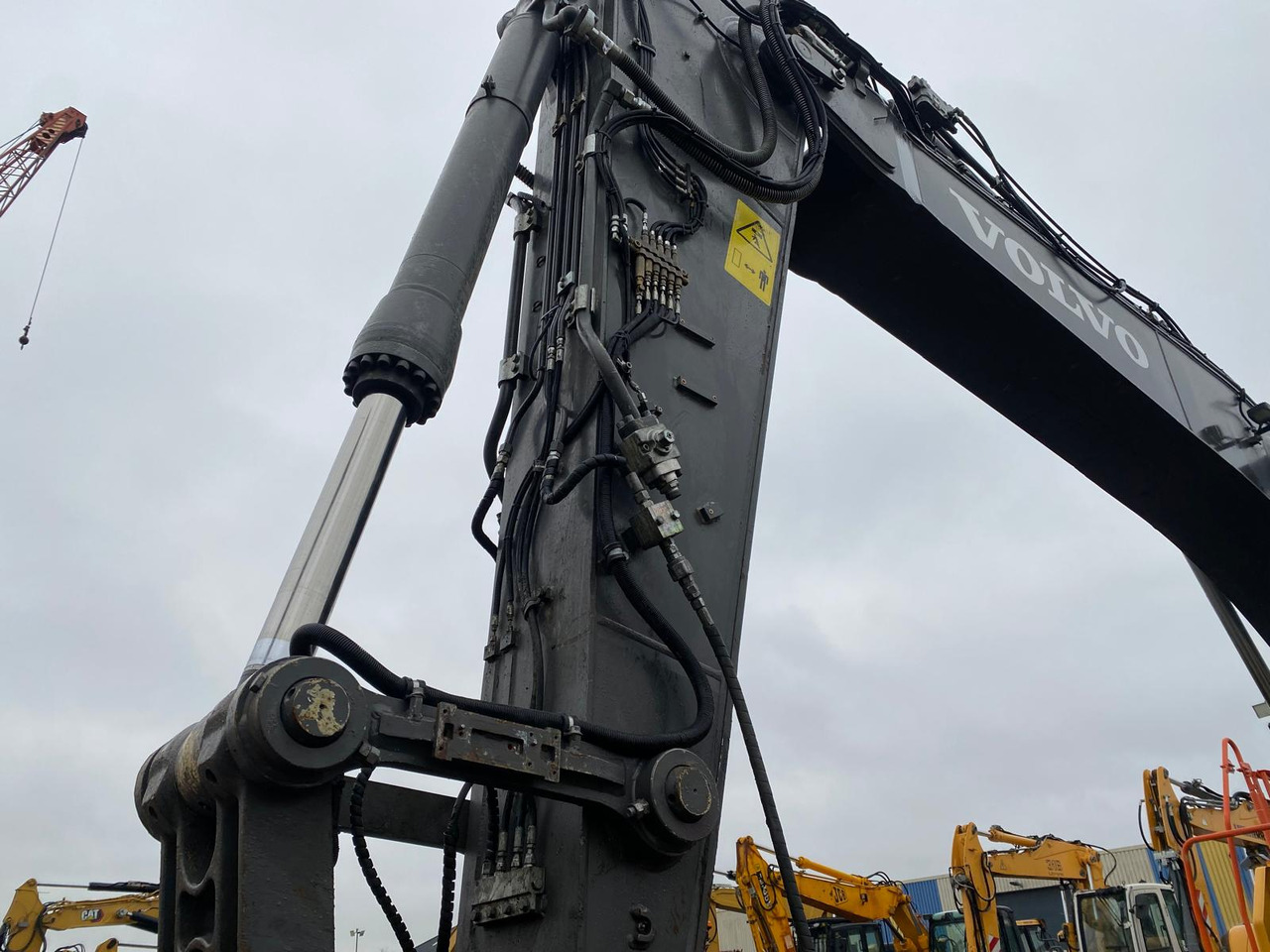 Гусеничный экскаватор Volvo EC300: фото 36