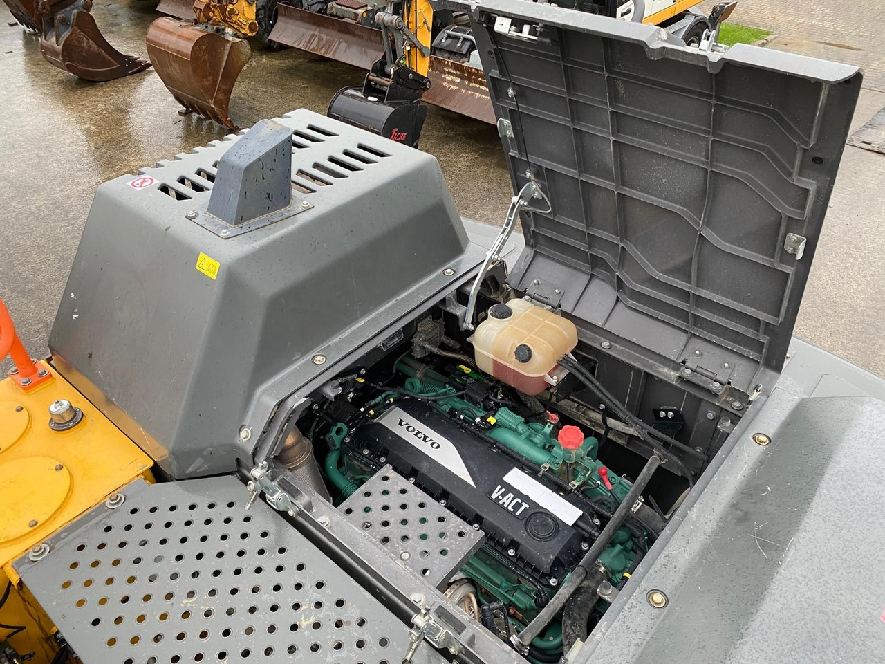 Гусеничный экскаватор Volvo EC300: фото 22