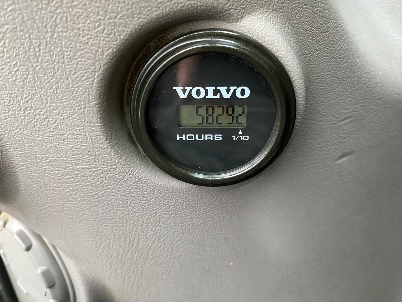 Гусеничный экскаватор Volvo EC300: фото 13