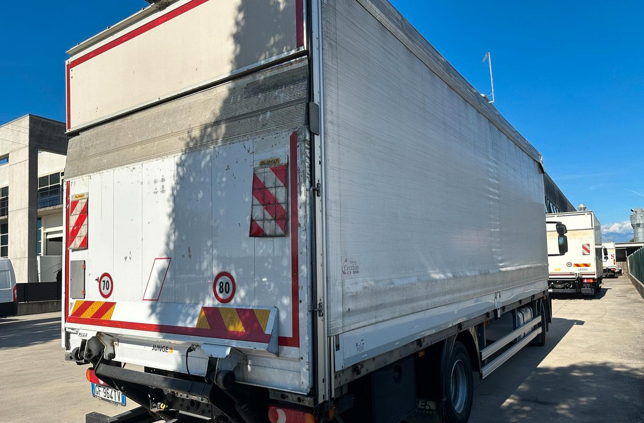 Iveco - Тентованный грузовик: фото 3 Iveco - Тентованный грузовик: фото 3