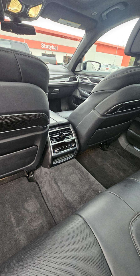 Седан BMW 750: фото 15 Седан BMW 750: фото 15