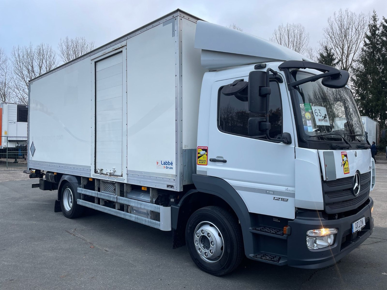 Mercedes-Benz Atego 1218 4x2 Koffer/FULL-ADR/EXIII/LBW/AC/EU6d - Грузовик с закрытым кузовом: фото 1 Mercedes-Benz Atego 1218 4x2 Koffer/FULL-ADR/EXIII/LBW/AC/EU6d - Грузовик с закрытым кузовом: фото 1