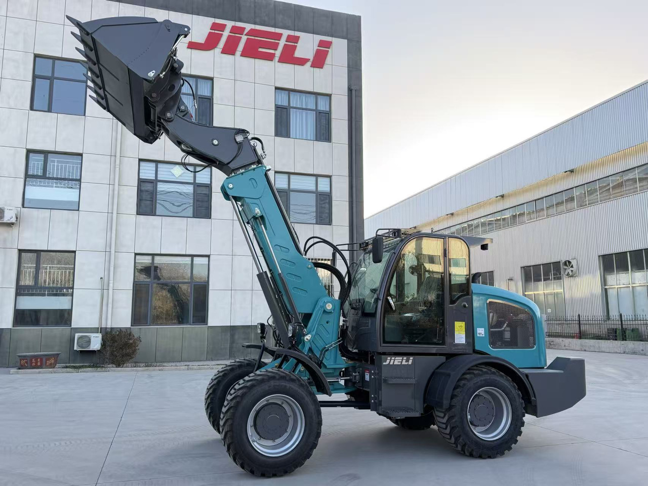 JIELI JL25T - Телескопический фронтальный погрузчик: фото 5 JIELI JL25T - Телескопический фронтальный погрузчик: фото 5