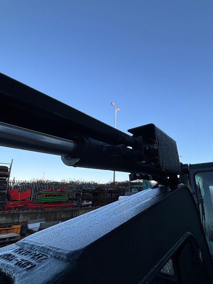 Мини-экскаватор Hyundai HX25AZ: фото 11 Мини-экскаватор Hyundai HX25AZ: фото 11