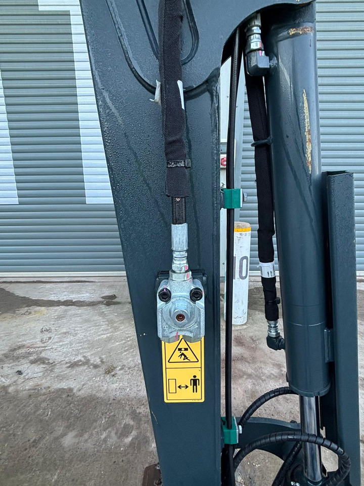 Мини-экскаватор Hyundai HX25AZ: фото 9 Мини-экскаватор Hyundai HX25AZ: фото 9