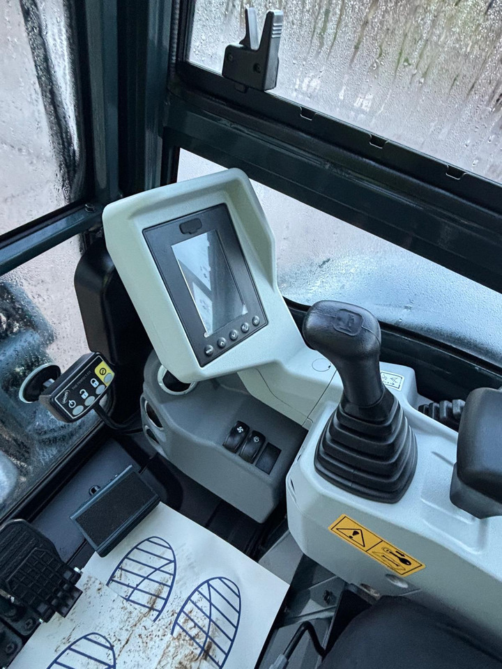 Мини-экскаватор Hyundai HX25AZ: фото 15 Мини-экскаватор Hyundai HX25AZ: фото 15