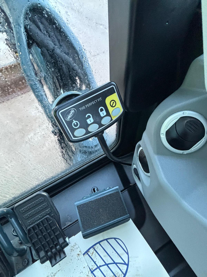 Мини-экскаватор Hyundai HX25AZ: фото 16 Мини-экскаватор Hyundai HX25AZ: фото 16