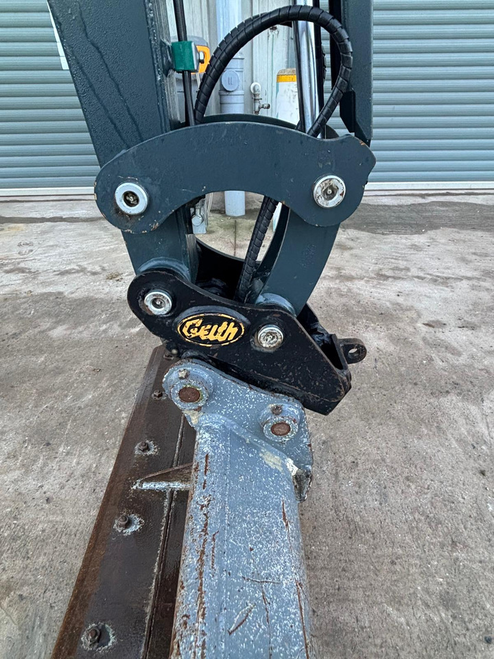 Мини-экскаватор Hyundai HX25AZ: фото 8 Мини-экскаватор Hyundai HX25AZ: фото 8