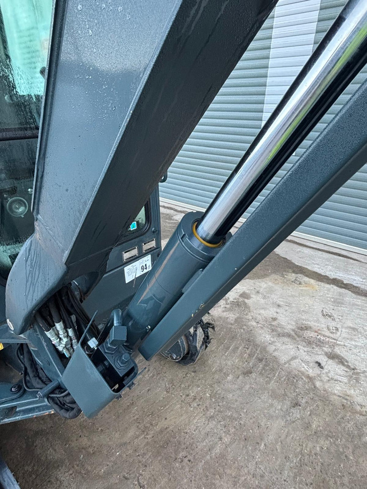 Мини-экскаватор Hyundai HX25AZ: фото 12 Мини-экскаватор Hyundai HX25AZ: фото 12