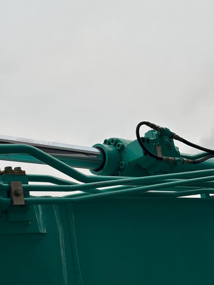 Гусеничный экскаватор Kobelco SK140SRLC-7: фото 13