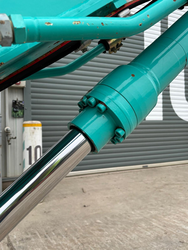 Гусеничный экскаватор Kobelco SK140SRLC-7: фото 12