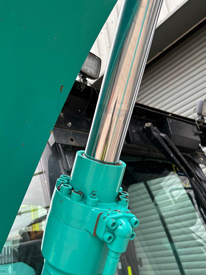 Гусеничный экскаватор Kobelco SK140SRLC-7: фото 15