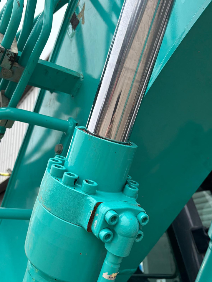 Гусеничный экскаватор Kobelco SK140SRLC-7: фото 14