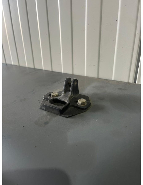 Liebherr A904C Li / A900C Li / A900C ZW / R904 / A900C Li / A900C / R900C Li / R904C - Капот: фото 3 Liebherr A904C Li / A900C Li / A900C ZW / R904 / A900C Li / A900C / R900C Li / R904C - Капот: фото 3