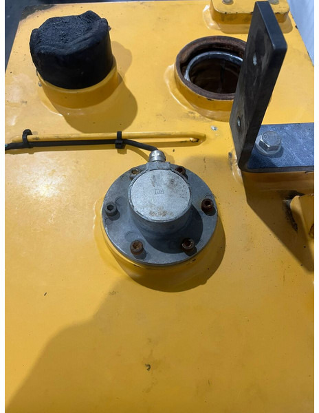 Liebherr - Топливный бак: фото 5 Liebherr - Топливный бак: фото 5