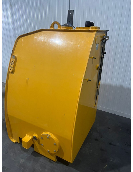 Liebherr - Топливный бак: фото 1 Liebherr - Топливный бак: фото 1