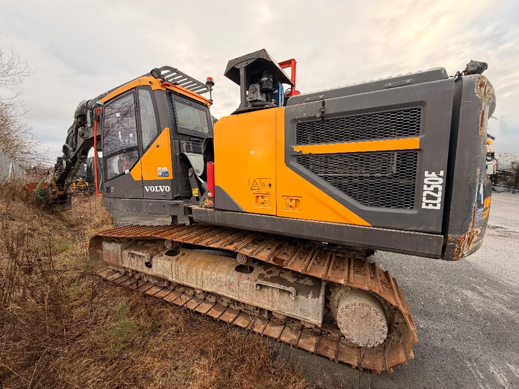 Volvo EC 250 EL - Гусеничный экскаватор: фото 1 Volvo EC 250 EL - Гусеничный экскаватор: фото 1