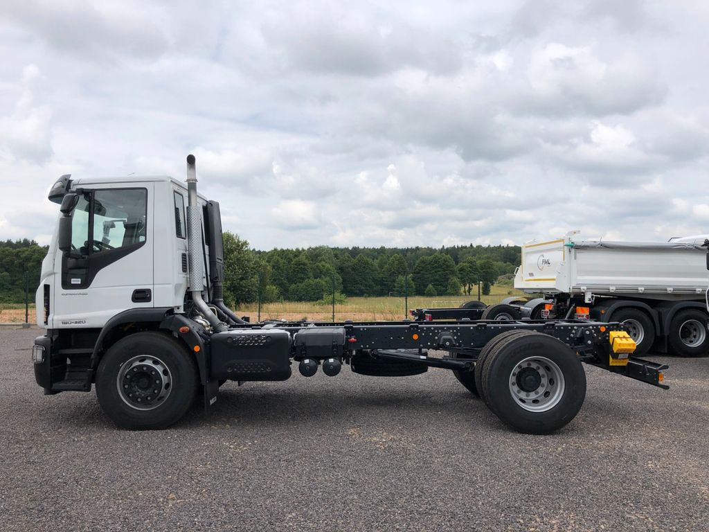 Iveco EUROCARGO 180-320 - Грузовик-шасси: фото 4 Iveco EUROCARGO 180-320 - Грузовик-шасси: фото 4