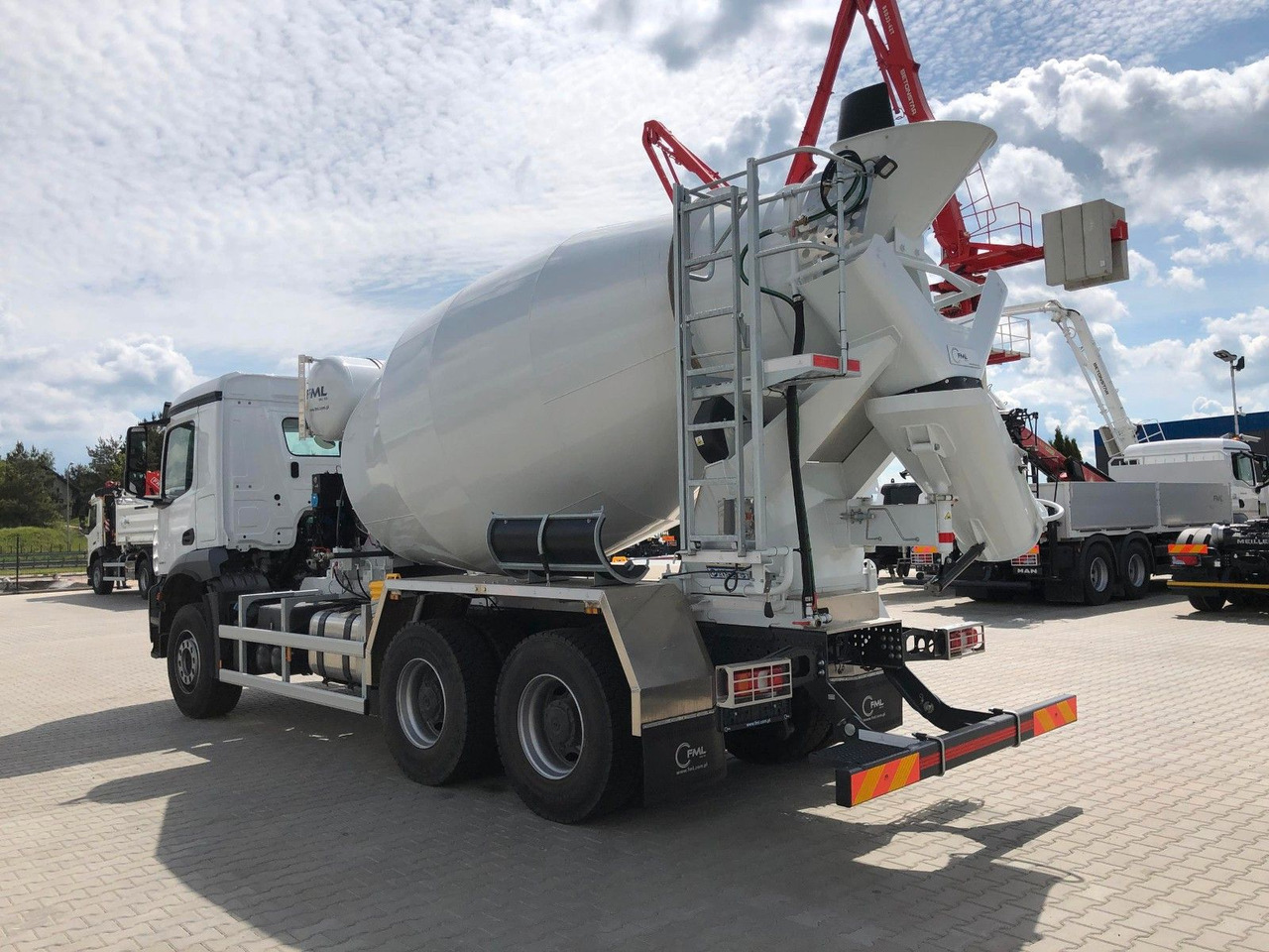 Mercedes-Benz AROCS 3340 FML 8M3 - Автобетоносмеситель: фото 4 Mercedes-Benz AROCS 3340 FML 8M3 - Автобетоносмеситель: фото 4