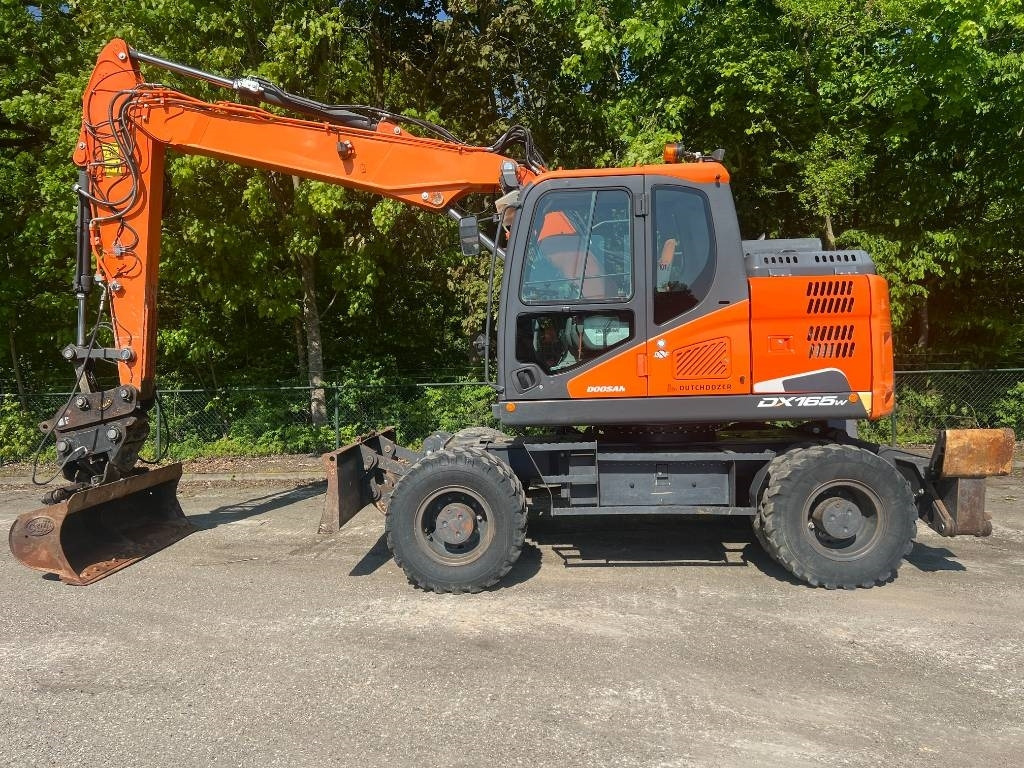 Doosan DX 165 W-5 - Колёсный экскаватор: фото 2 Doosan DX 165 W-5 - Колёсный экскаватор: фото 2