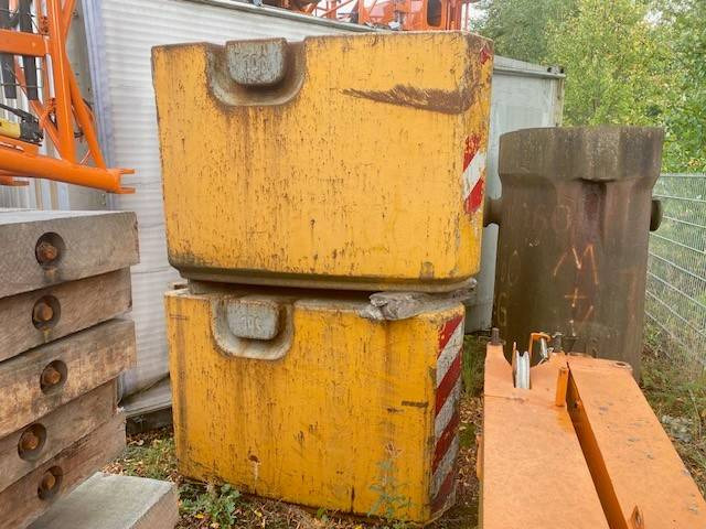 Liebherr Ballastplatten / Counterweight plates LTM 1200-5.1 - Кран-манипулятор для Строительной техники: фото 1 Liebherr Ballastplatten / Counterweight plates LTM 1200-5.1 - Кран-манипулятор для Строительной техники: фото 1
