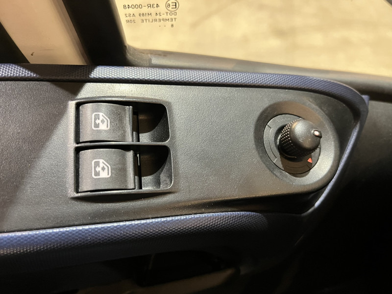Малотоннажный бортовой грузовик Iveco Daily 35S18D 3.0 375 Automaat Open Laadbak / Hiab Kraan / Euro 6 / Trekhaak 3500 KG / Airco / Camera / Navigatie / 3-Zits / 67.000 KM !!: фото 15