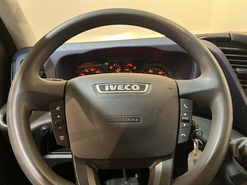 Малотоннажный бортовой грузовик Iveco Daily 35S18D 3.0 375 Automaat Open Laadbak / Hiab Kraan / Euro 6 / Trekhaak 3500 KG / Airco / Camera / Navigatie / 3-Zits / 67.000 KM !!: фото 14