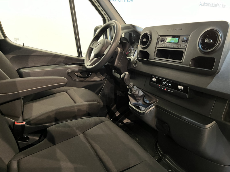 Mercedes-Benz Sprinter 315 CDI L2 RWD DC Dubbel Cabine Open Laadbak / Euro 6 / Trekhaak 3500 KG / Airco / 10.900 KM !! / BPM VRIJ !! - Малотоннажный бортовой грузовик, Грузопассажирский фургон: фото 3 Mercedes-Benz Sprinter 315 CDI L2 RWD DC Dubbel Cabine Open Laadbak / Euro 6 / Trekhaak 3500 KG / Airco / 10.900 KM !! / BPM VRIJ !! - Малотоннажный бортовой грузовик, Грузопассажирский фургон: фото 3