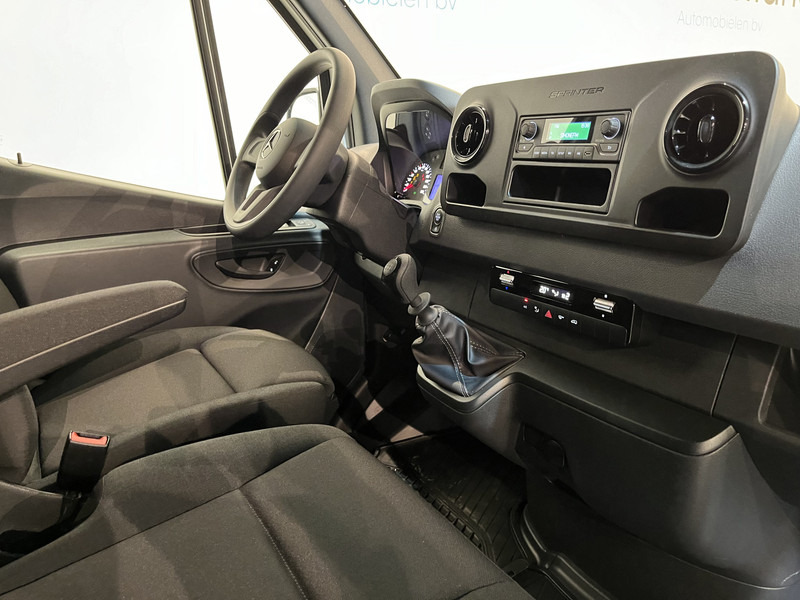 Mercedes-Benz Sprinter 315 CDI L2 RWD DC Dubbel Cabine Open Laadbak / Euro 6 / Trekhaak 3500 KG / Airco / 3-Zits / 650 KM !! / BPM VRIJ !! - Малотоннажный бортовой грузовик, Грузопассажирский фургон: фото 3 Mercedes-Benz Sprinter 315 CDI L2 RWD DC Dubbel Cabine Open Laadbak / Euro 6 / Trekhaak 3500 KG / Airco / 3-Zits / 650 KM !! / BPM VRIJ !! - Малотоннажный бортовой грузовик, Грузопассажирский фургон: фото 3